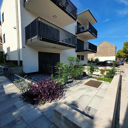 Apartmani Nerium Loviste Ngoại thất bức ảnh