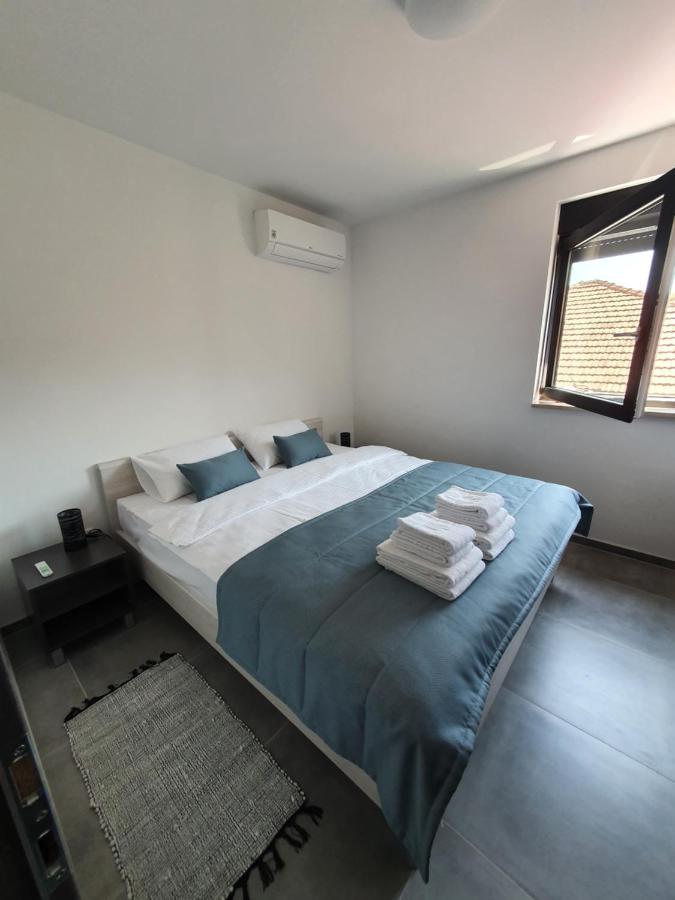 Apartmani Nerium Loviste Ngoại thất bức ảnh