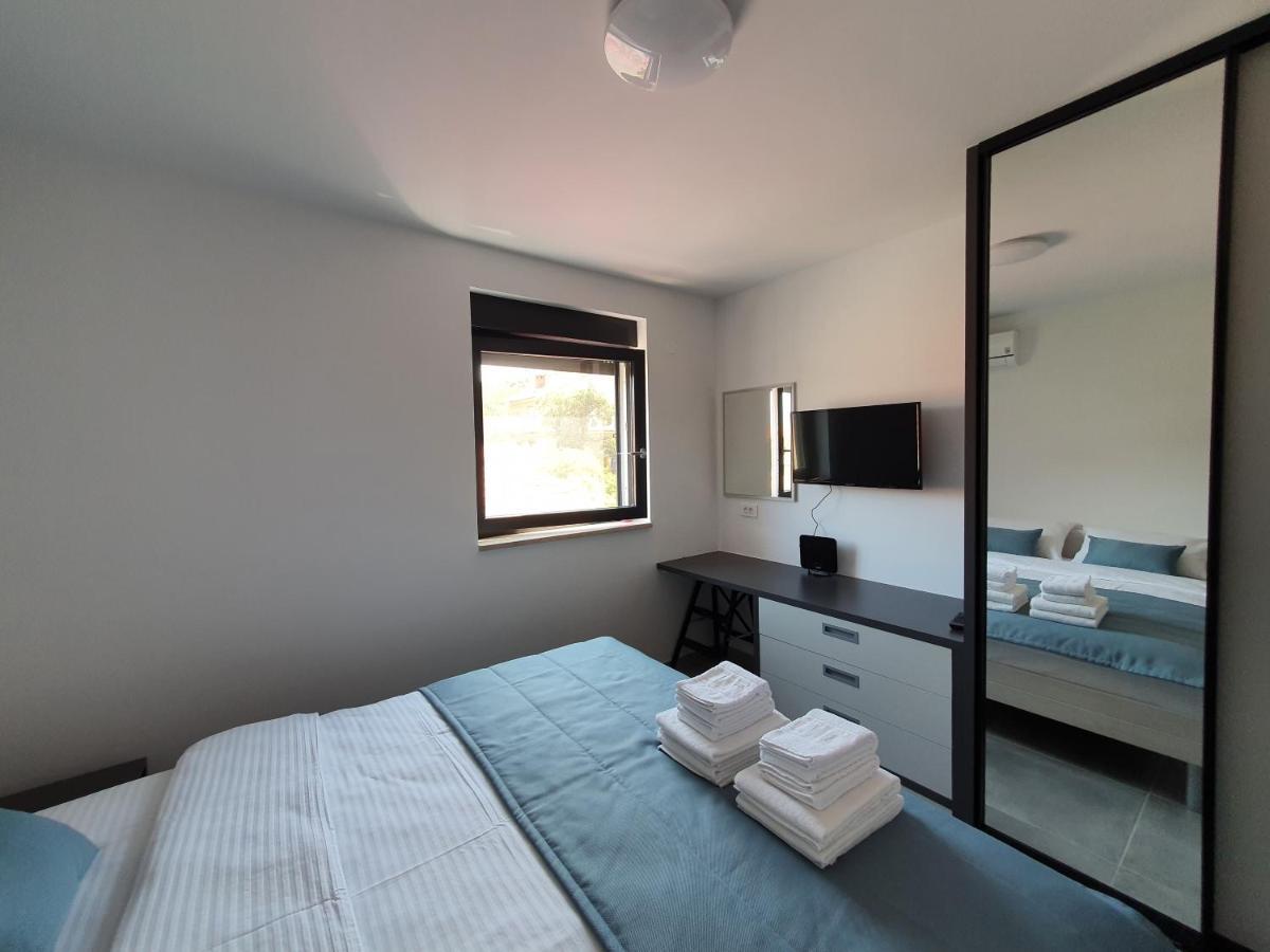 Apartmani Nerium Loviste Ngoại thất bức ảnh
