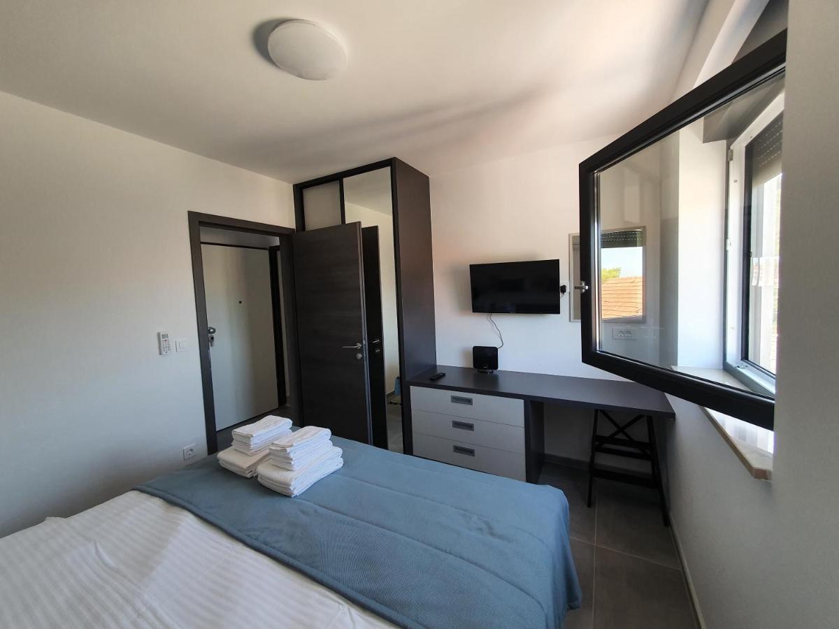 Apartmani Nerium Loviste Ngoại thất bức ảnh