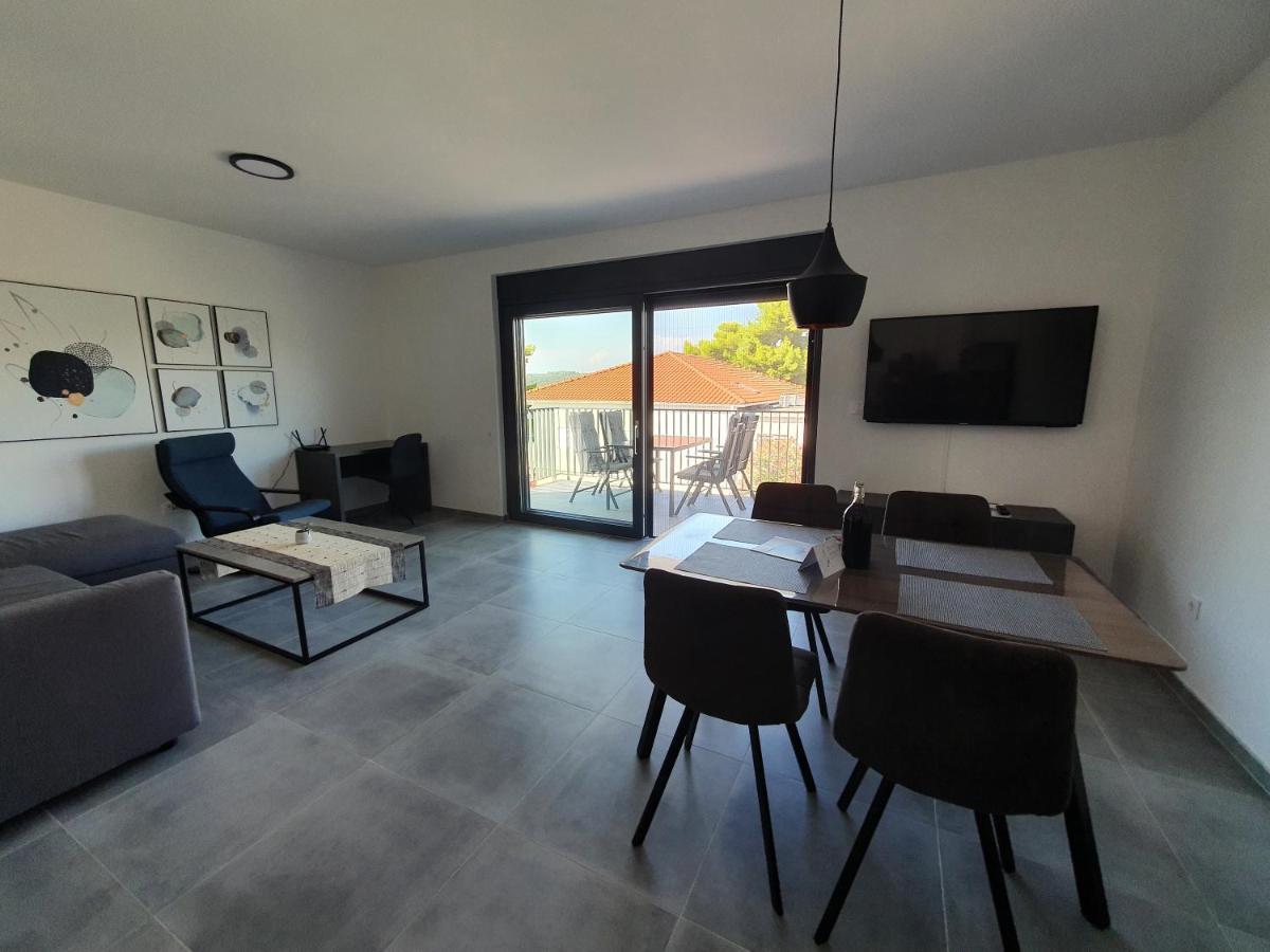 Apartmani Nerium Loviste Ngoại thất bức ảnh
