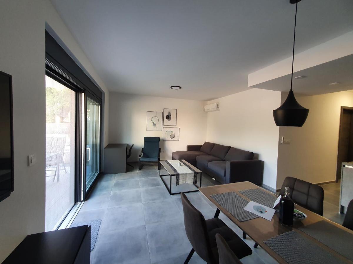 Apartmani Nerium Loviste Ngoại thất bức ảnh