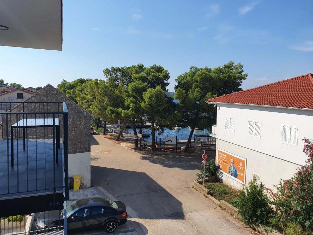Apartmani Nerium Loviste Ngoại thất bức ảnh