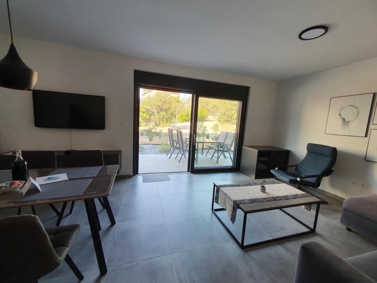Apartmani Nerium Loviste Ngoại thất bức ảnh