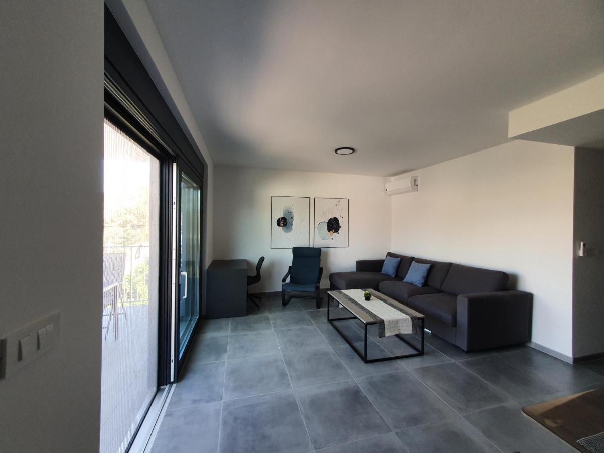 Apartmani Nerium Loviste Ngoại thất bức ảnh
