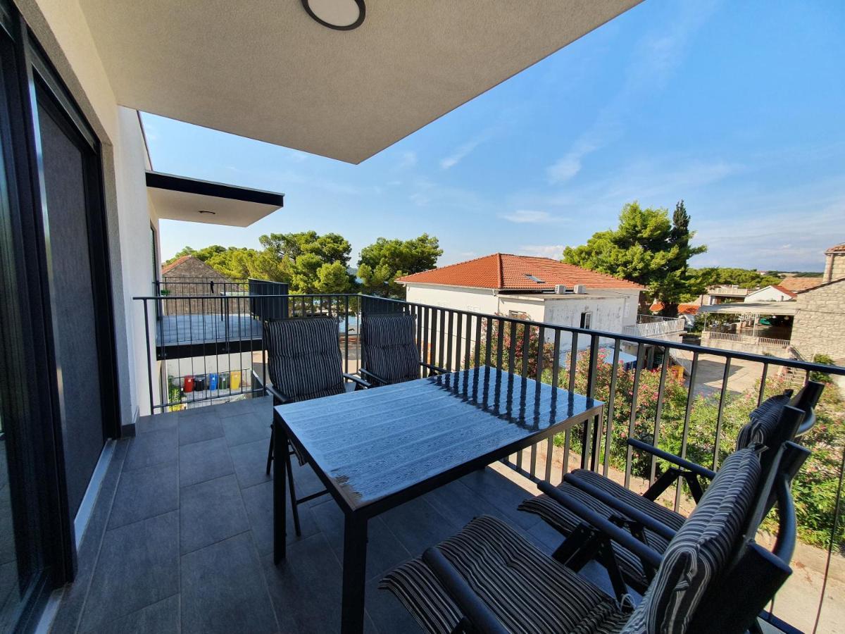 Apartmani Nerium Loviste Ngoại thất bức ảnh