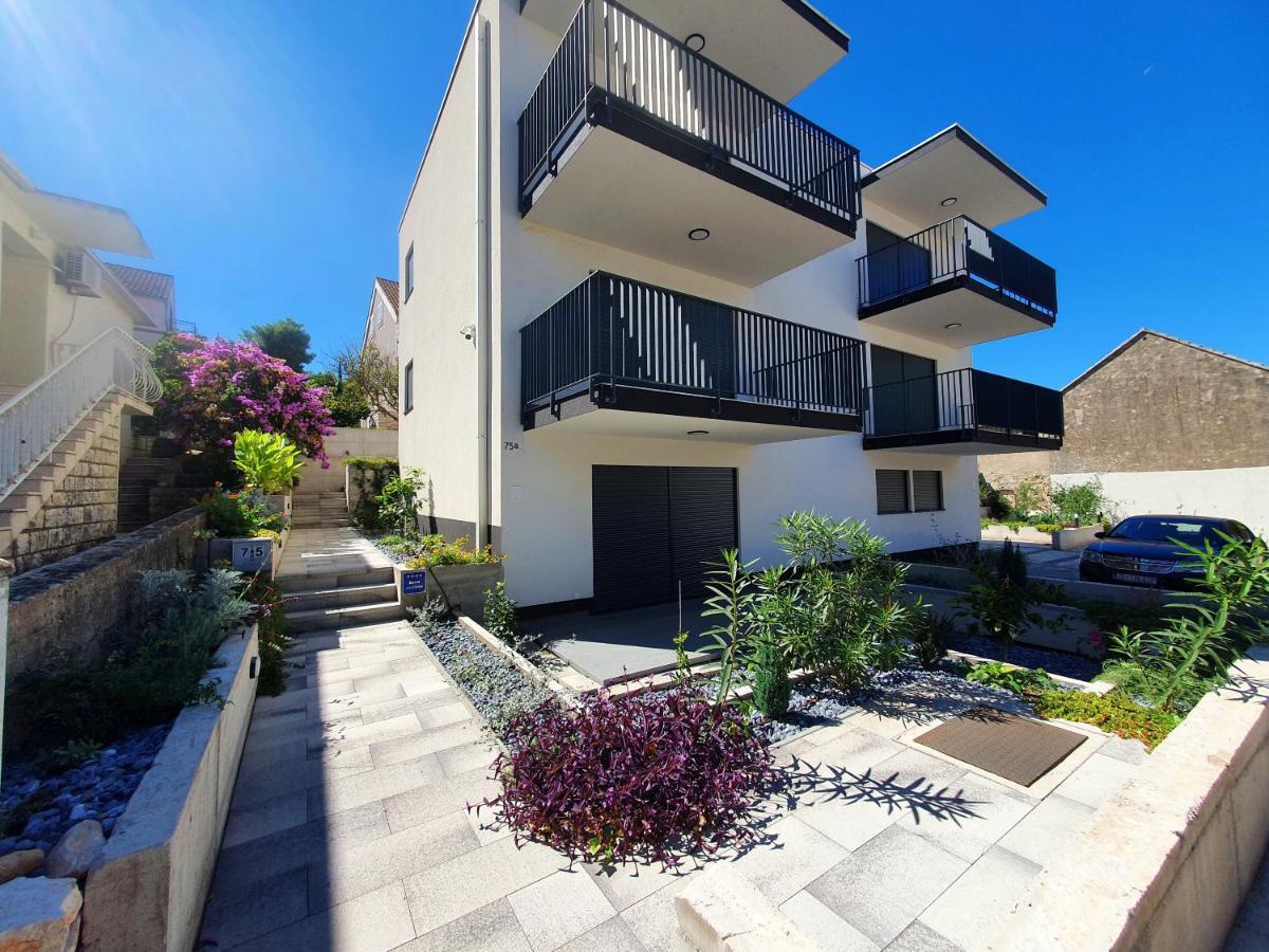 Apartmani Nerium Loviste Ngoại thất bức ảnh