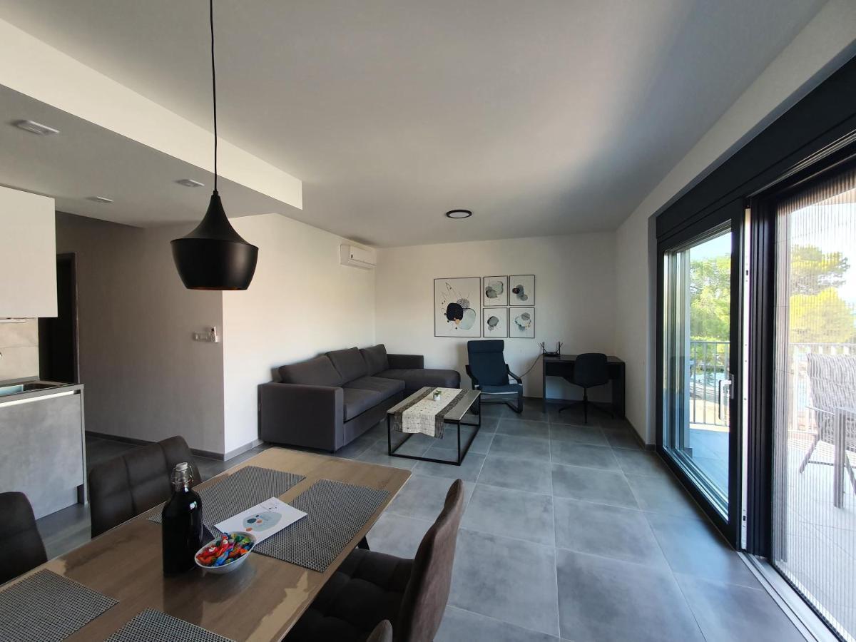 Apartmani Nerium Loviste Ngoại thất bức ảnh