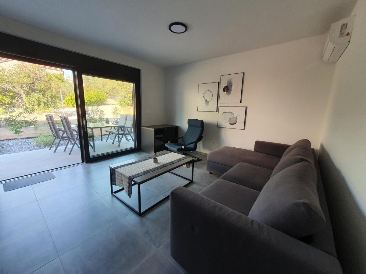 Apartmani Nerium Loviste Ngoại thất bức ảnh